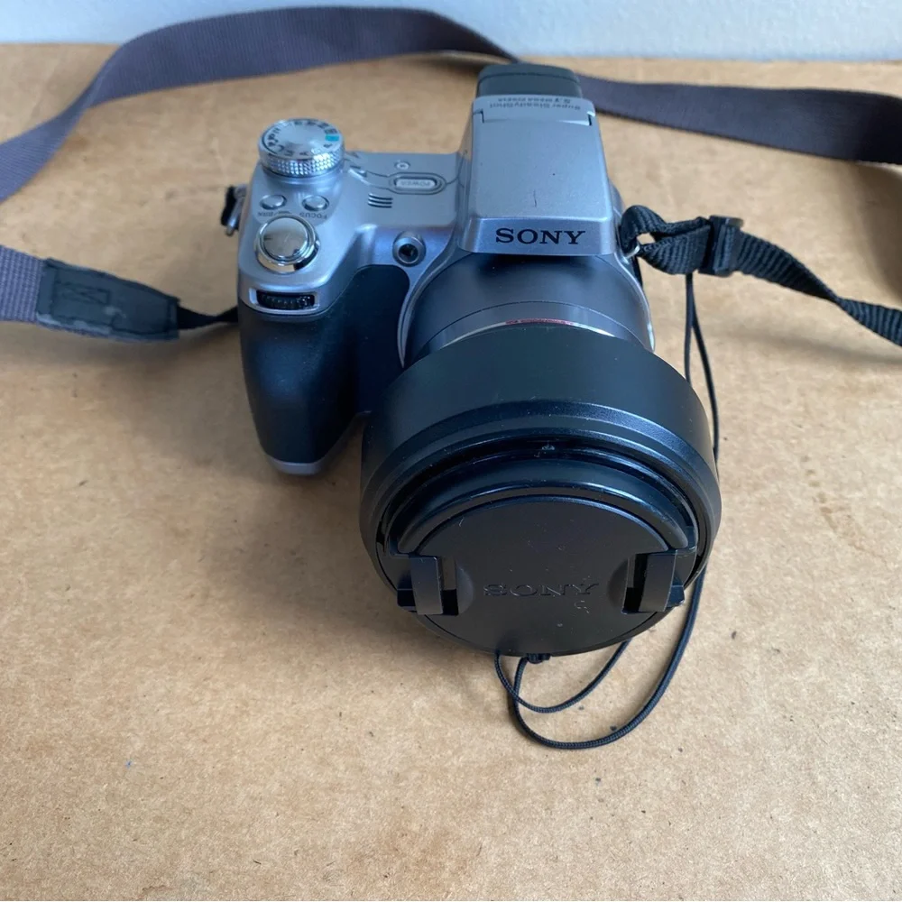 Sony Super SteadyShot DSC-H1 Digital Camera